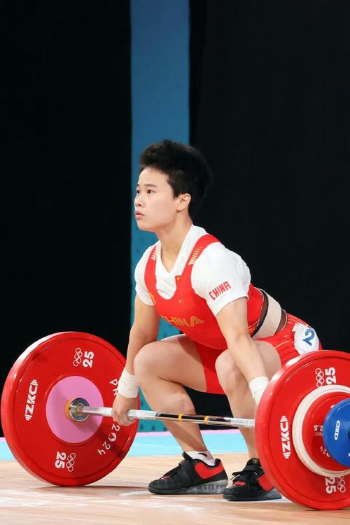 举重侯志慧简介