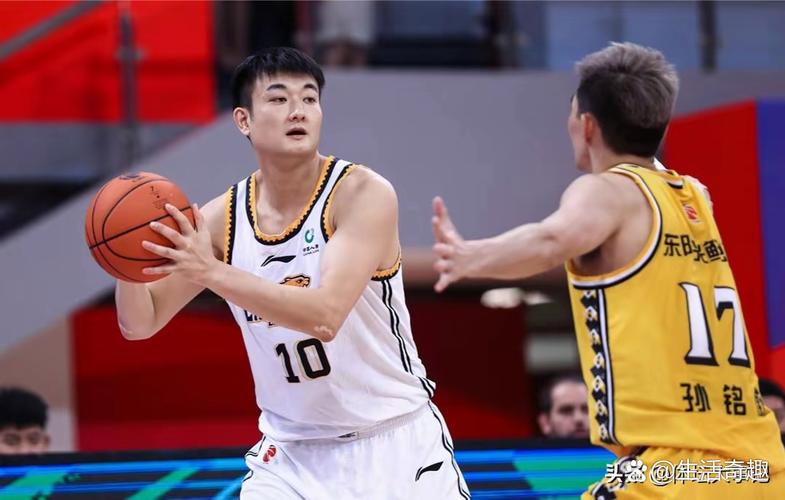 丛明晨怎么没上场