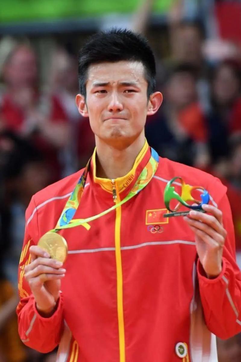 中国羽毛球队员谌龙个人简历