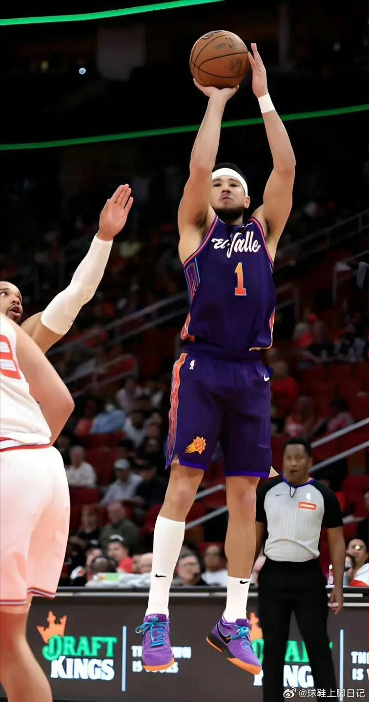 nba太阳队球员布克