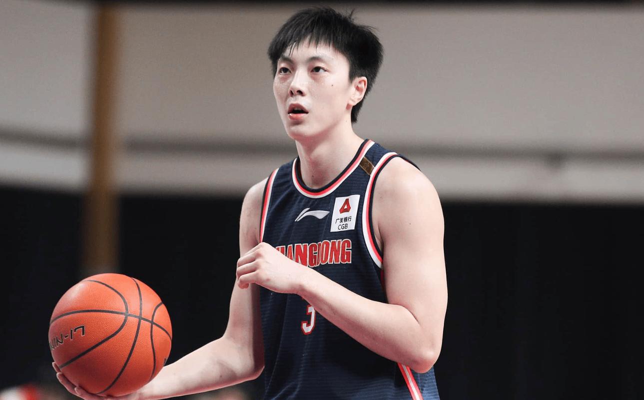 cba胡明轩家有钱吗