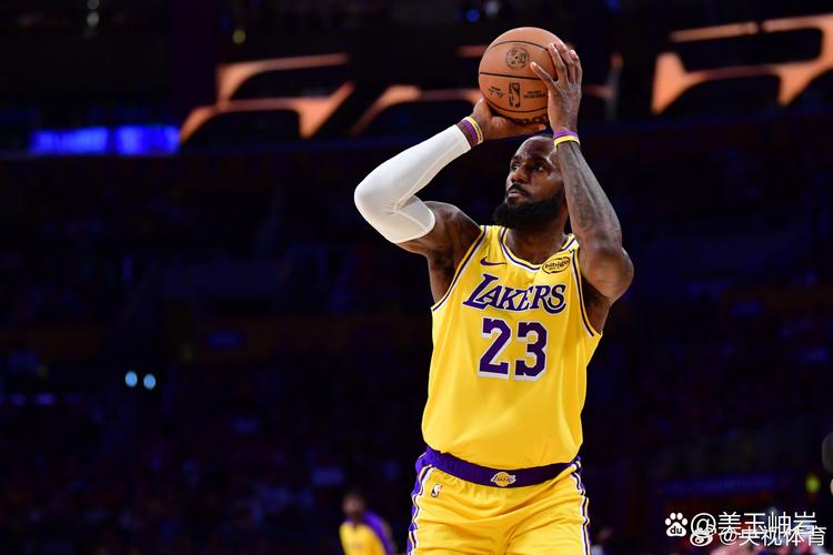 詹姆斯职业生涯首秀