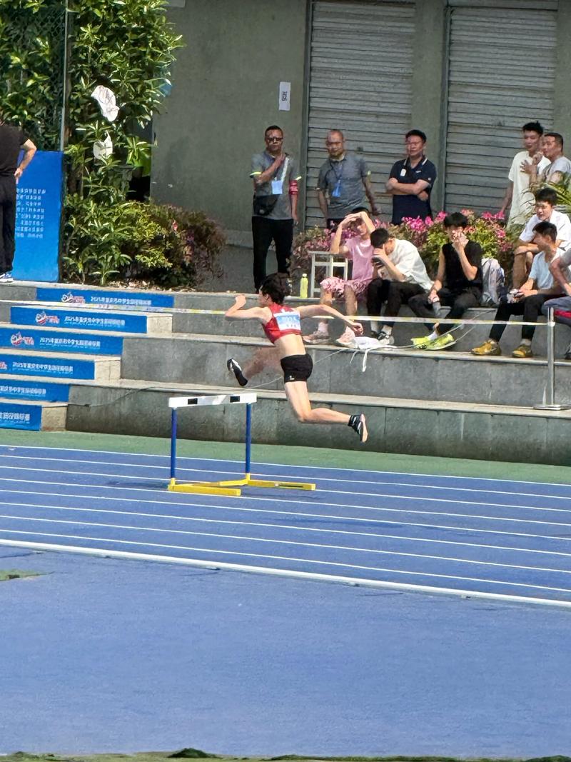 比赛分为田径和什么