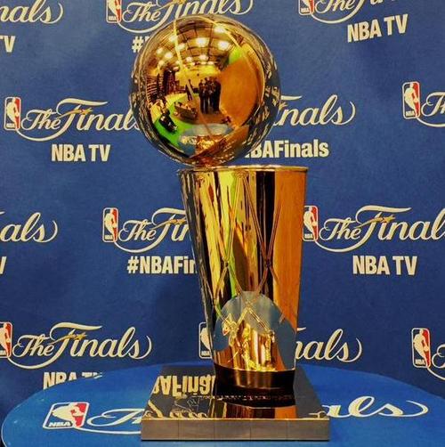 nba总冠军奖杯多重一个