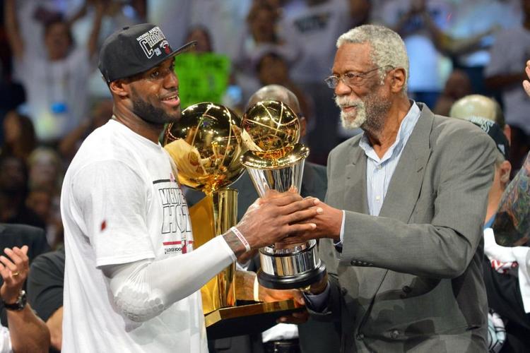 nba总冠军奖杯是队员每人一个吗