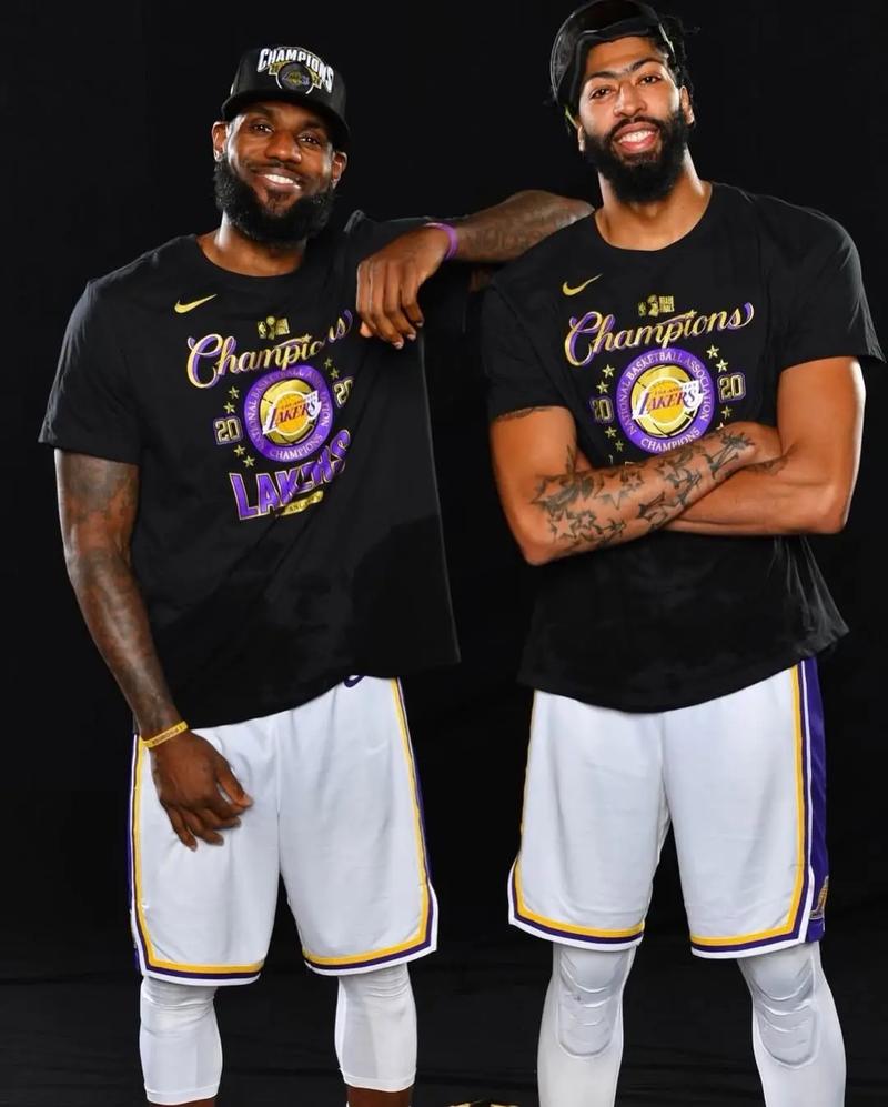 安东尼在湖人打什么位置