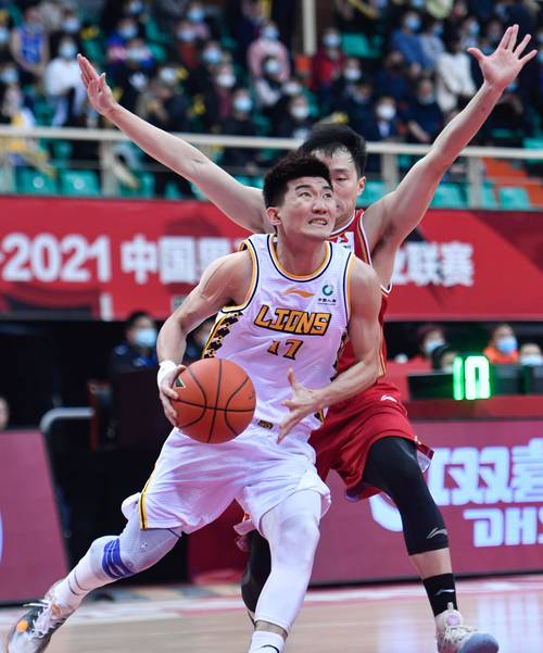 蓝球运动员孙明辉