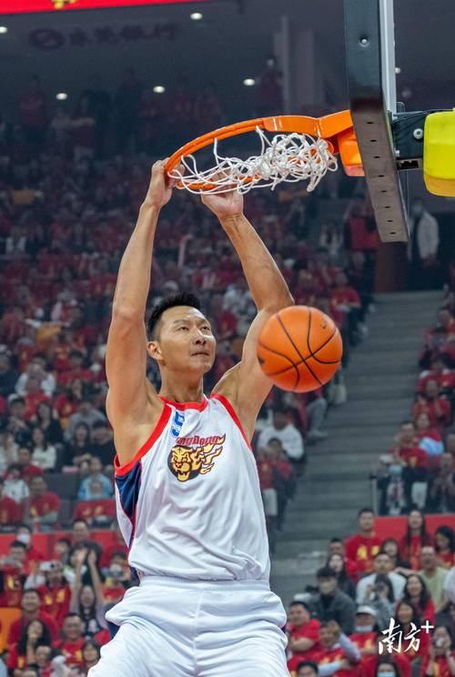 易建联还在nba打球吗