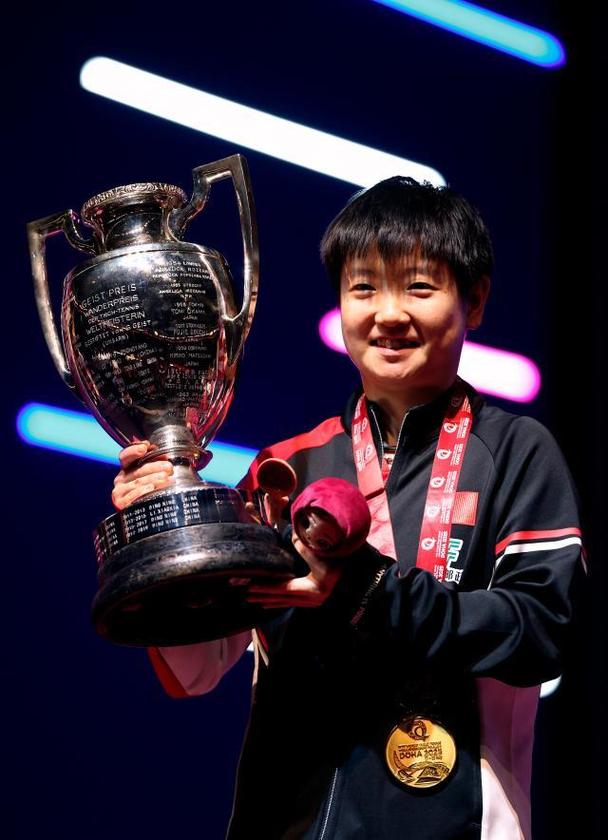 第一个蝉联奥运会乒乓冠军是谁