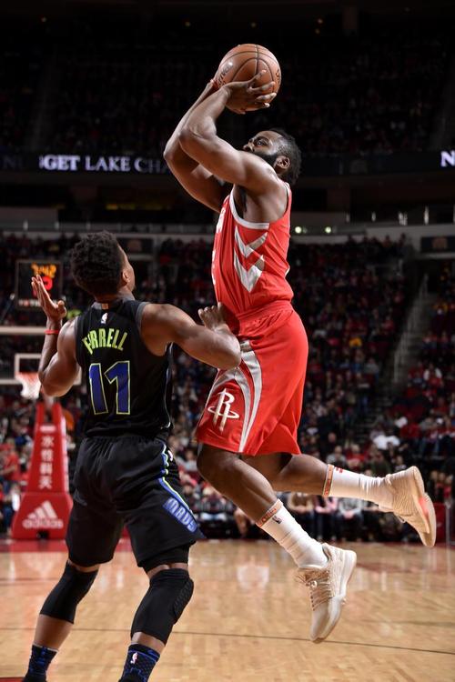 火箭vs小牛第一场