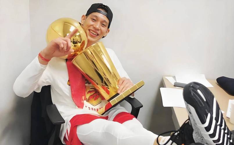 林书豪在nba哪支球队