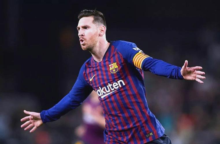 梅西巴萨为什么不能续约曼联